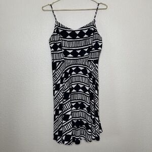 Old Navy Dress Large Black White Geo Aztec Sundress Sleeveless Fit Flare Casual